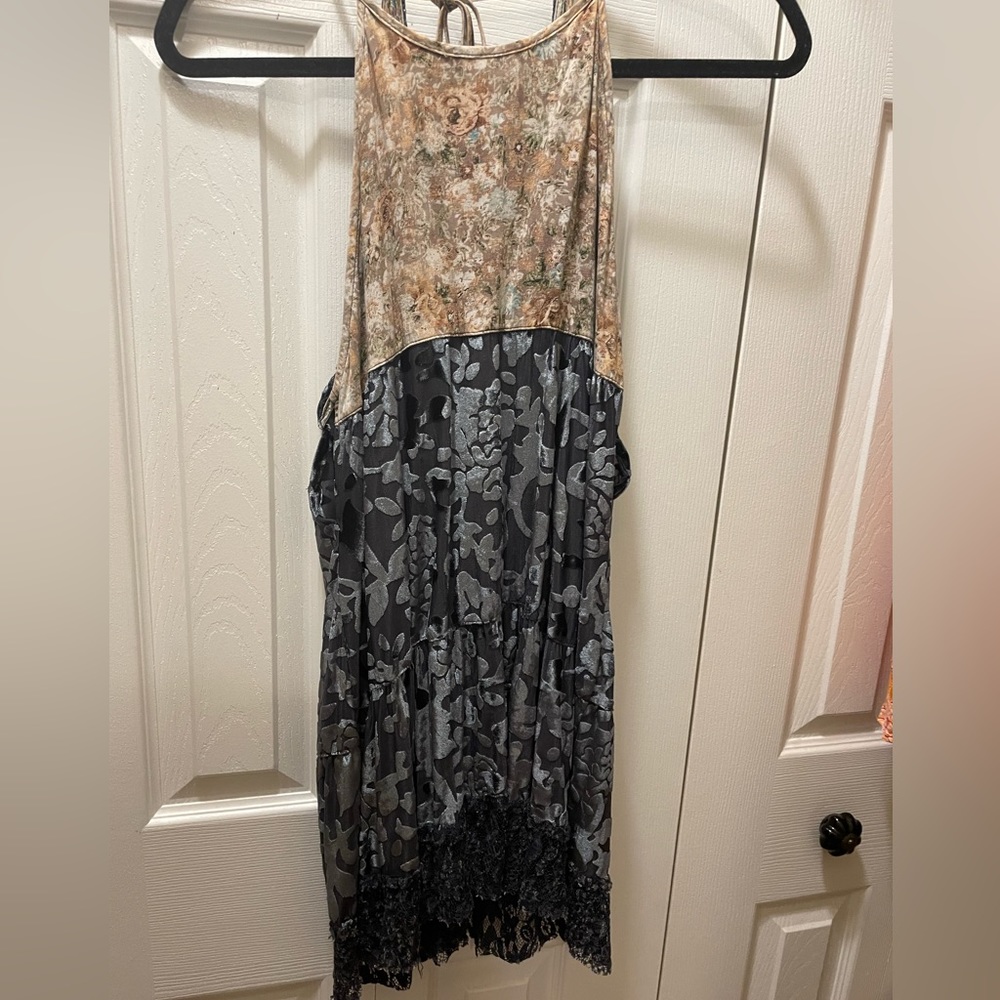 Sleeveless blouse/top